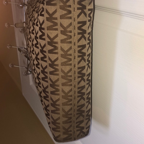 Michael Kors Purse - Picture 6 of 8